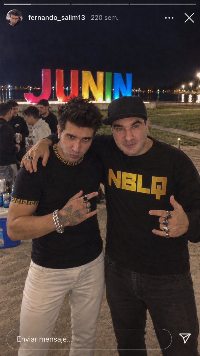 TugoNews's tweet photo. El enfermito que amenazó de muerte a Homero Pettinato, para sorpresa de NADIE, también era amigo de Sabag Montiel, el que quiso pegarle un tiro a Cristina, mas cantado que despacito, absolutamente TODOS los libertarios son unos enfermos
🚨PRESO YA MISMO🚨 https://t.co/kHjnTYXqjY