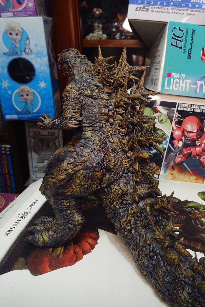 KumaLin555's tweet photo. TMK哥吉拉製作中，整體顏色大致上算完成，但還要微調
TMK版ゴジラは現在製作中です。全体の配色はほぼ完成していますが、若干の微調整が必​​要です。
#ゴジラ #godzilla
#kaiju https://t.co/HbzXk0NH8z