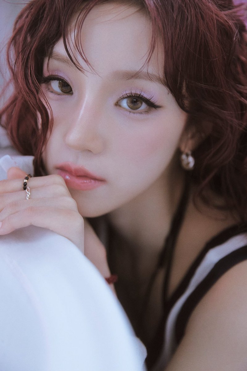 kchartsmaster's tweet photo. Happy 27th birthday to YUQI of i-dle! https://t.co/DFUqQwUx03