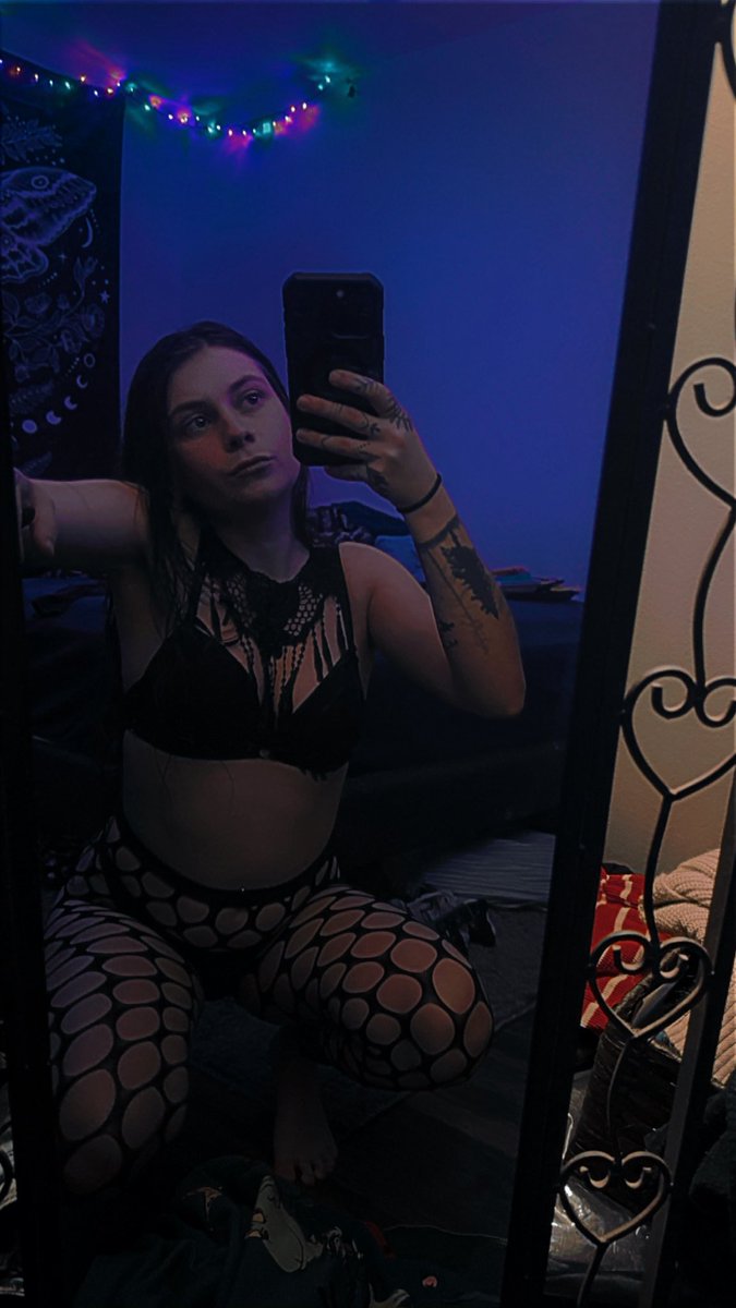 kenziereesee_'s tweet photo. Don’t be shy go add my Snapchat and ask me for a menu. I’ve got nothing but time and videos.😛😛

https://t.co/9raeJJWZdf https://t.co/p694Xij265