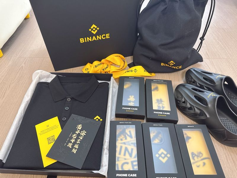 filipebinance's tweet photo. I heard you guys wanted some exclusive Binance merch, so I’m giving away this ENTIRE box 🎁💛

To enter:
1️⃣ Follow me
2️⃣ Like + Repost
3️⃣ Reply with your $BNB price prediction for October 1 at 00:00 UTC

Closest prediction wins 🏆
Entries close September 28 at 23:59 UTC https://t.co/rMRjGLdZwo