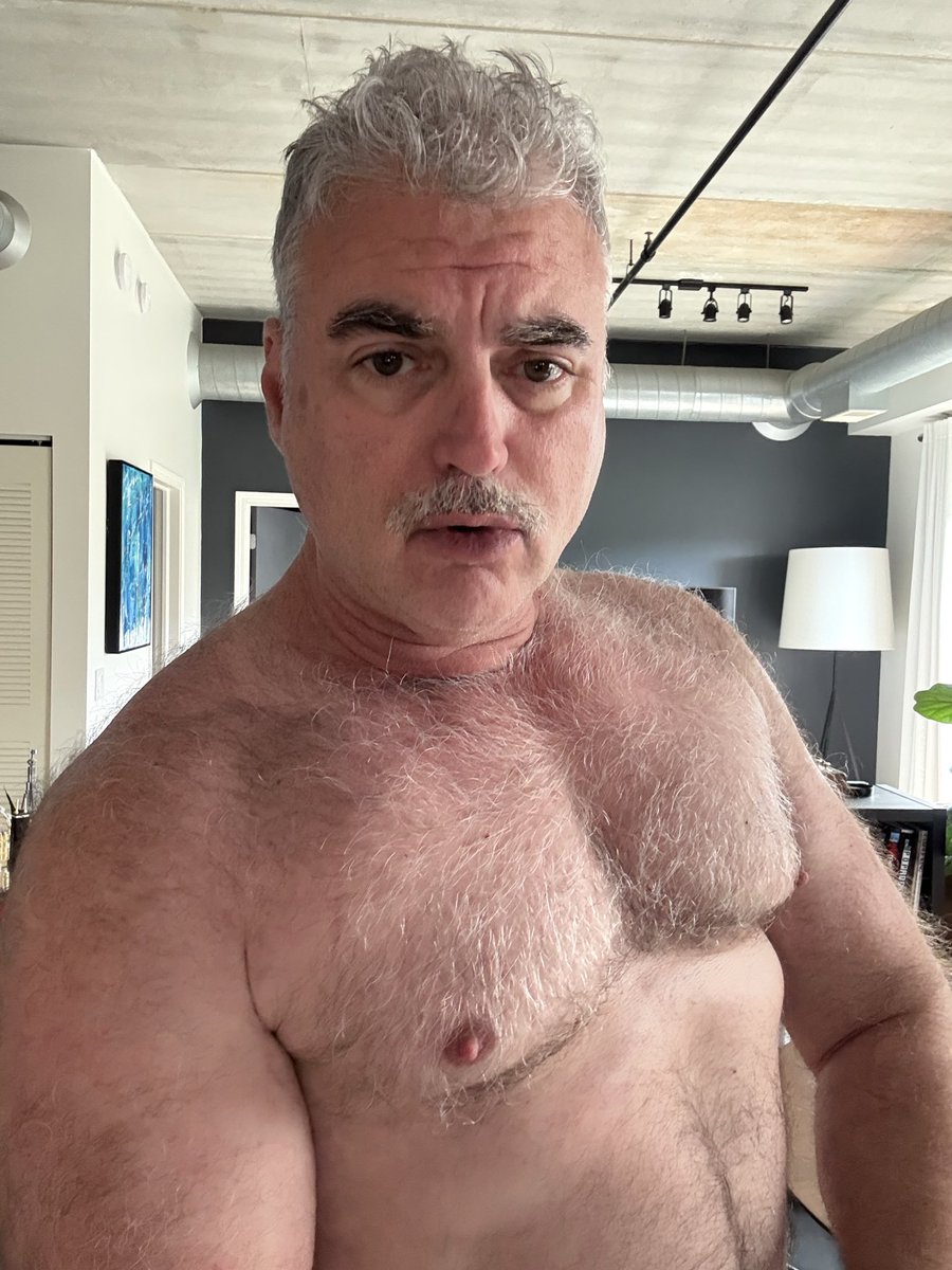 BeefyDutchDaddy's tweet photo. Titty Tuesday!!! 💪🏼💪🏼💪🏼 https://t.co/z5p05iKPNH