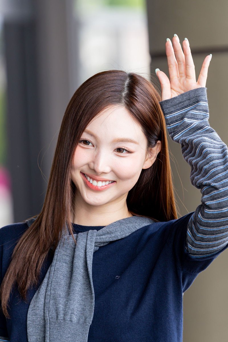 sanaaaayaaaa's tweet photo. Happy birthday, nayeonn 🥳🥳🥳🥳 https://t.co/hIQpF1NpJ5