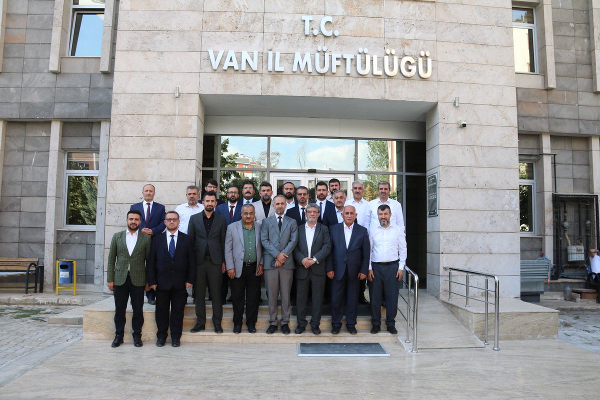 GrpnrMuftuluk's tweet photo. İL MÜFTÜMÜZ DR. MEHMET SIRRI ŞIK’A VEDA PROGRAMI

Cumhurbaşkanlığı Kararnamesi ile Şanlıurfa İl Müftülüğü görevine atanan İl Müftümüz Dr. Mehmet Sırrı Şık, İlçe Müftümüz @kasim___demir tarafından ziyaret edildi. https://t.co/yCJAWuNMkr