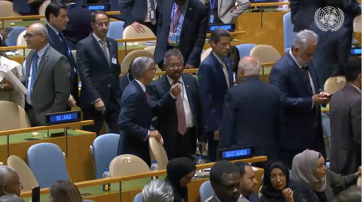 Fortencrantz's tweet photo. Tras la intervención de Trump, los discursos de otros mandatarios continúan (siguen Jordania, Turquía, etc.).

Pero @jrestrp, @JMauricioGaona y @MauricioGomezCO parecen considerar que estos no merecen su atención,  decidiendo abandonar el recinto. https://t.co/a37U0xIAfn