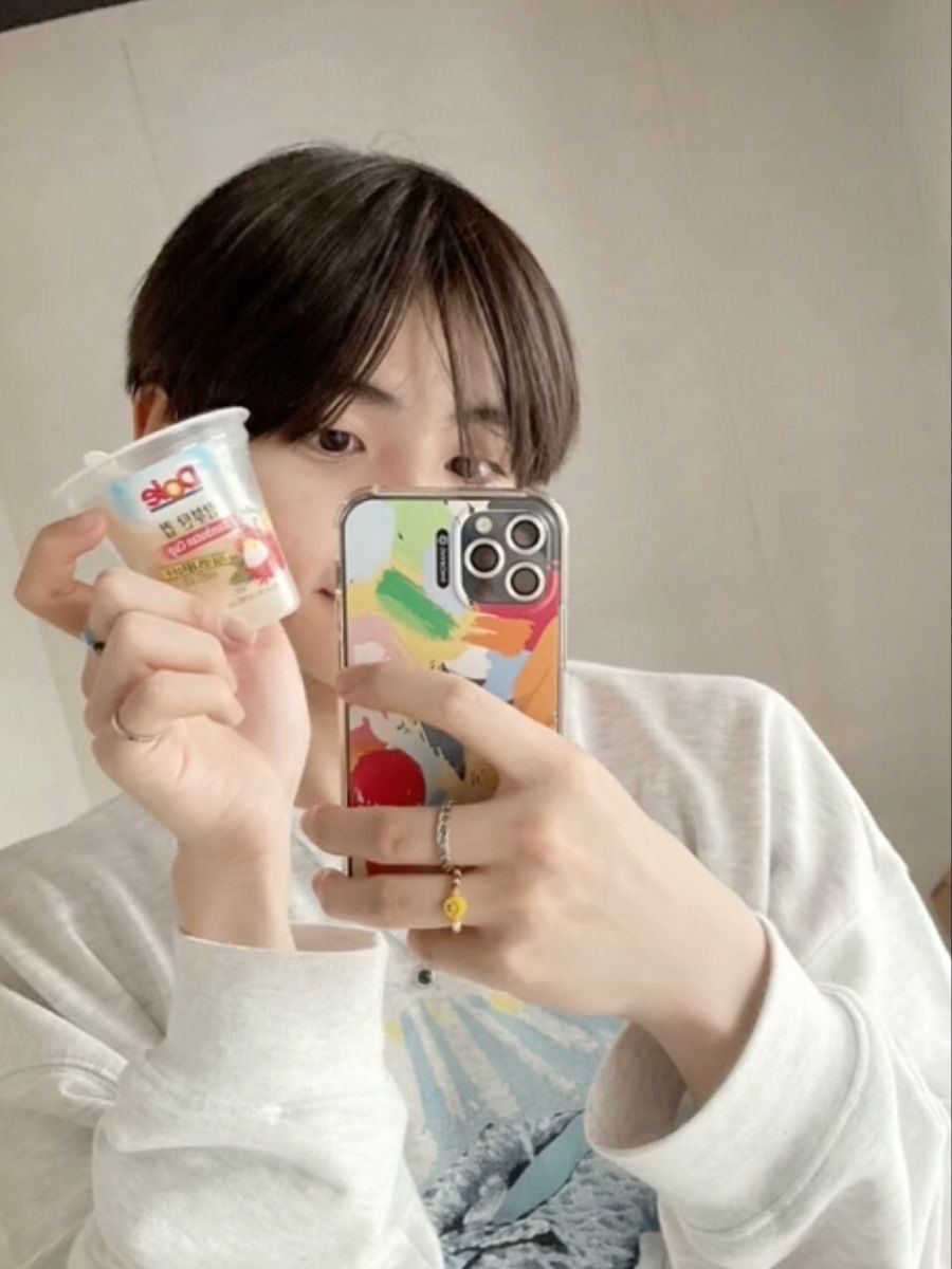 hhhahhm's tweet photo. 꼬옥 얼굴옆에 두는거 https://t.co/LE0kgNlPYo