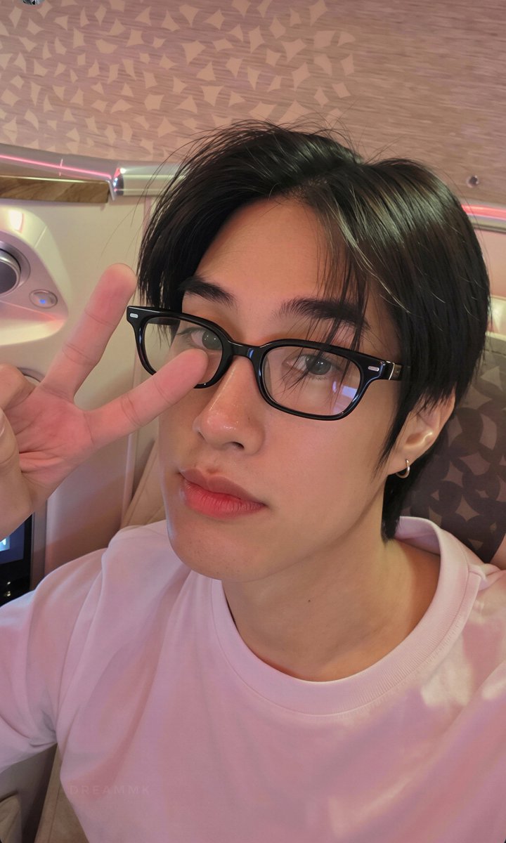 emflaek's tweet photo. กล้องเก็บความหล่อฮีไม่หมดด้วยซ้ำอะ อมกกกกก หล่ออะไรขนาดนั้นอะแว่นนน😭😭😭😭😭😭

#TLE_mtm https://t.co/k8OAdgNeMx