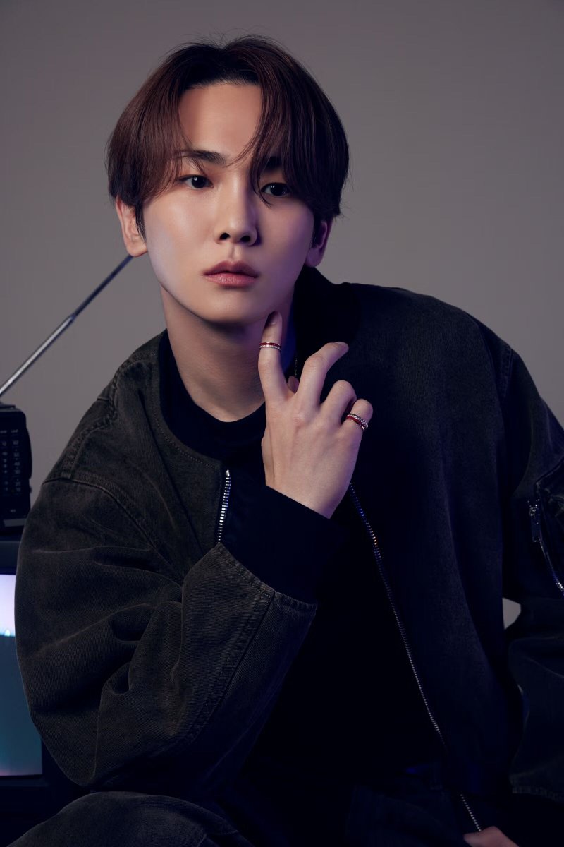 ellejapan's tweet photo. 9月23日は #SHINee #KEY の誕生日🎂
MINHO、TAEMINとともに特別版のカバーを飾った2024年4月号のインタビューでは、グループへの想いや日本での活動について語ってくれた。

▼記事はこちら
https://t.co/3NKfmtaqEJ https://t.co/SVIjqcXNSj