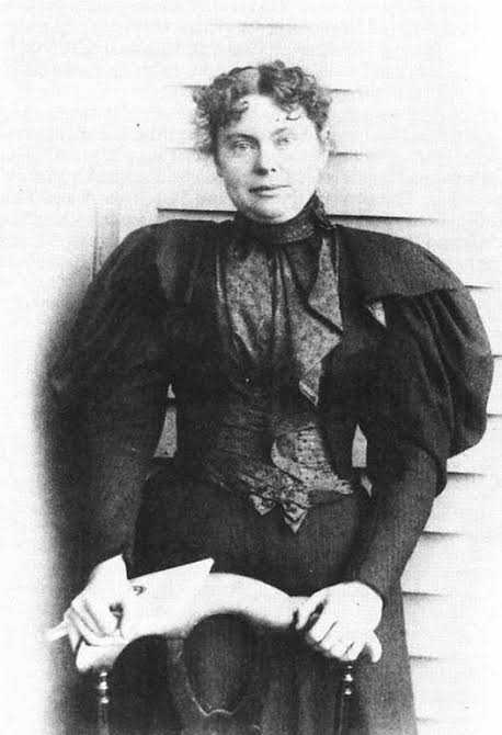 bbSilas1112's tweet photo. firstly, whoever this actor is doesnt look like lizzie borden at all
secondly, why tf are we making this look like a horror movie cover? if this is about a real set of murders, make it a regular fucking poster where the actor isnt trying to mog the camera??? https://t.co/b4hGJ3lmlH