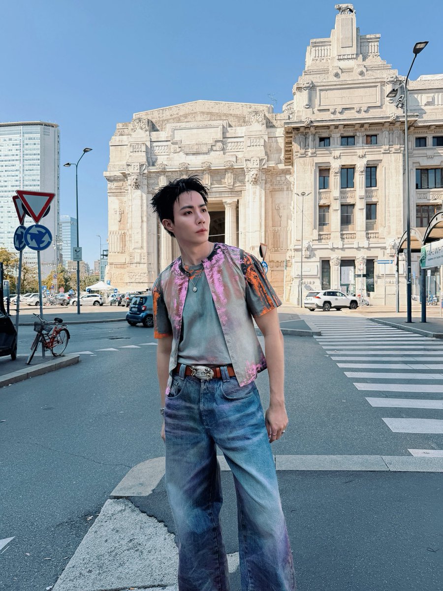 iLeang21's tweet photo. Walking through Milan like it’s my runway.

ZEE PRUK MFW 2027  
#DIESELxZEEPRUK https://t.co/EvmiOrul4Q