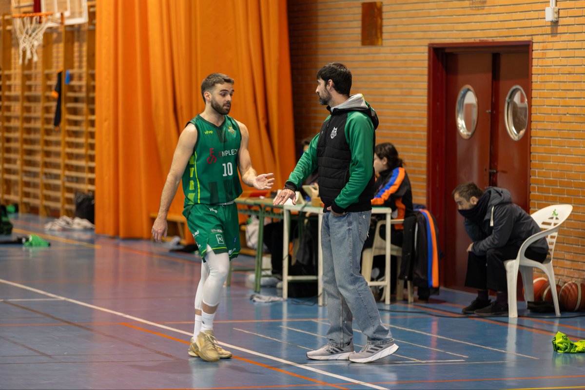 LaAcademiaAB's tweet photo. QUÉ GANAS DE VERLES OTRA VEZ EN LA PISTA 😍😍

#SomosLaAcademia #VamosLinces https://t.co/zeb99lMFUU