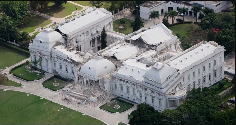 AfroPickYouUp's tweet photo. Bahamian economy is mostly tourism and offshore banking with 400k people - not the same

They rebuilt the clock tower but Haiti need to restore all the symbols of the state/authority - first step in restoring order

They are great builders - built the largest fort in the Americas https://t.co/3gWQ1ukJSB