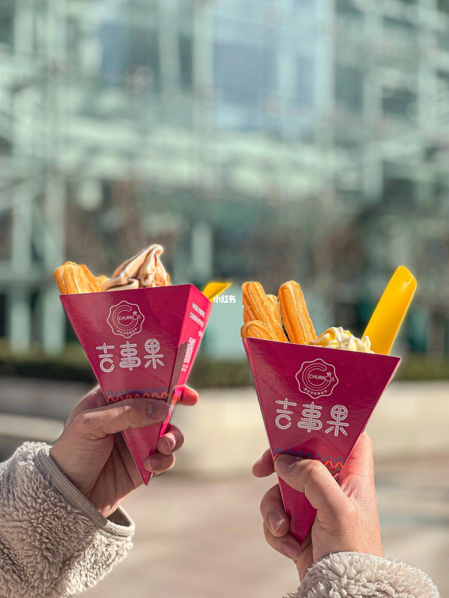 EveretteDox2x's tweet photo. Una churro crujiente recién frito, espolvoreado de azúcar glass, acompaado de una taza de chocolate caliente, un placer callejero que no te pierdas! https://t.co/ZRBUDR5IRR