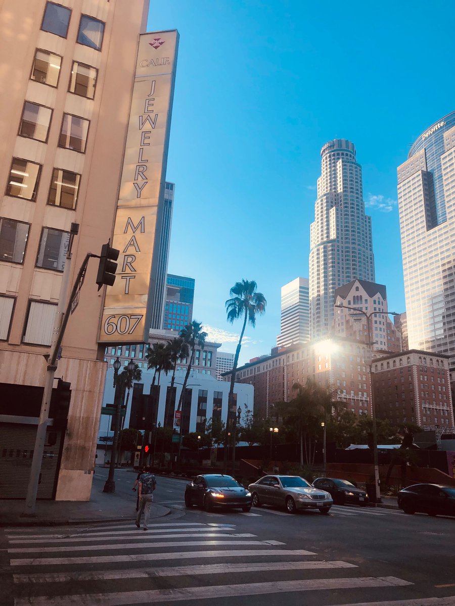 laurajaneauld's tweet photo. blue sky🩵

#photo #photography #city #streetphotography https://t.co/Lb4WnbVfoM