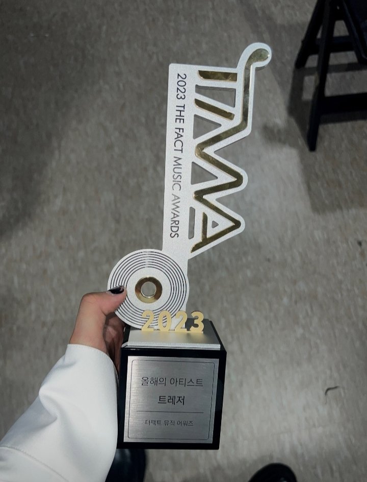 PLAZANAKA's tweet photo. จีฮุนกับรางวัลของ TMA   🥹

2023                                                     2026 https://t.co/SpxdcONbLN