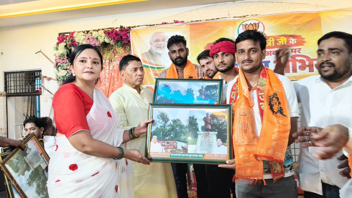 _pathak2's tweet photo. देश के यशस्वी प्रधानमंत्री श्री Narendra Modi जी के सेवा एवं जनकल्याण के 25 वर्षों की अविराम यात्रा को समर्पित ‘सेवा संकल्प अभियान’ के अंतर्गत जिला फतेहपुर के जहानाबाद विधानसभा के विधायक श्री राजेन्द्र पटेल जी ने स्वागत किया उसके सभी लोग खाट पंचायत में शामिल हुआ।। https://t.co/QzBbauA6gh
