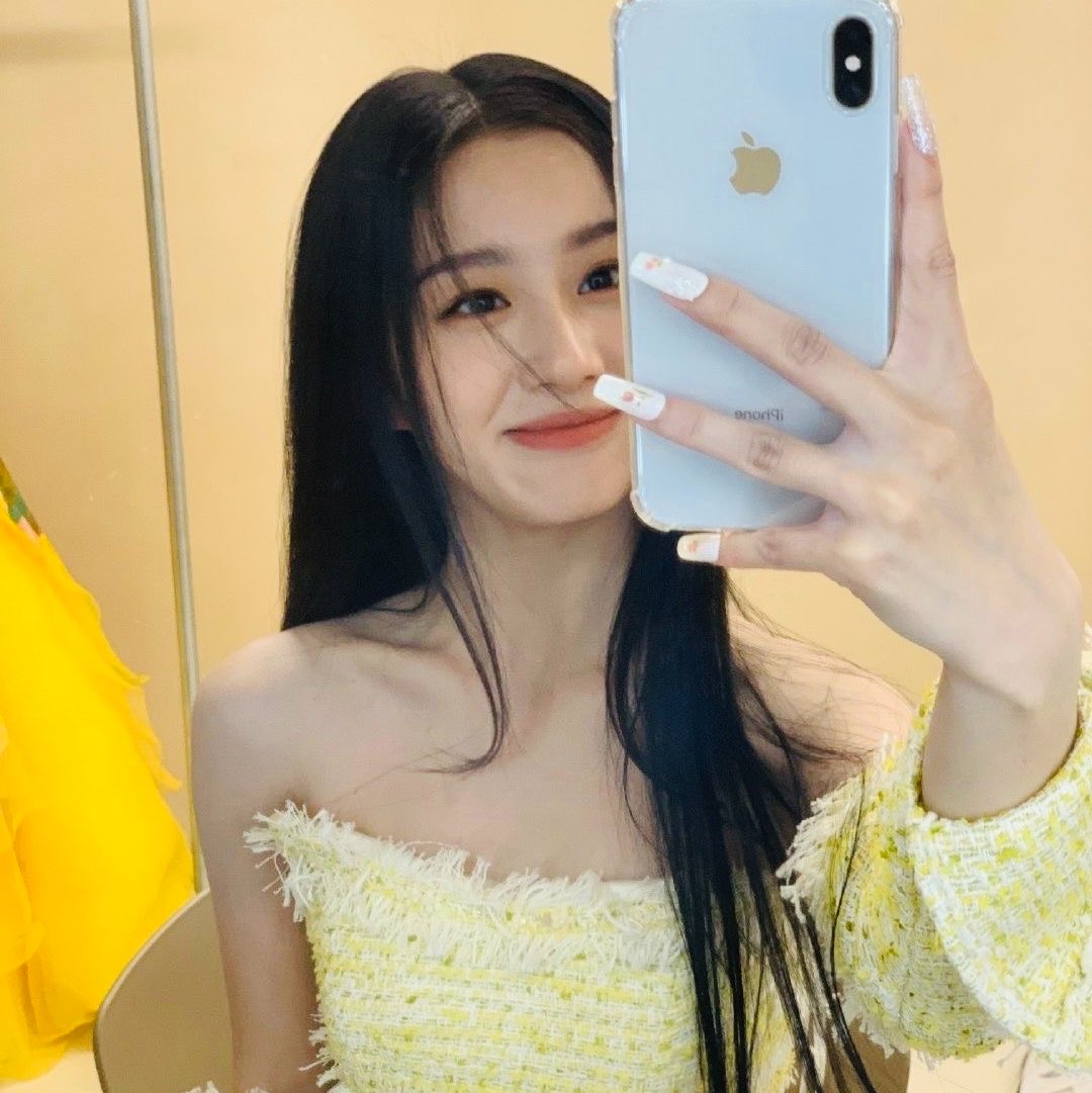 Ivybaa's tweet photo. No thoughts, just looking cute 💛⋆.˚ https://t.co/LbayTt05xA