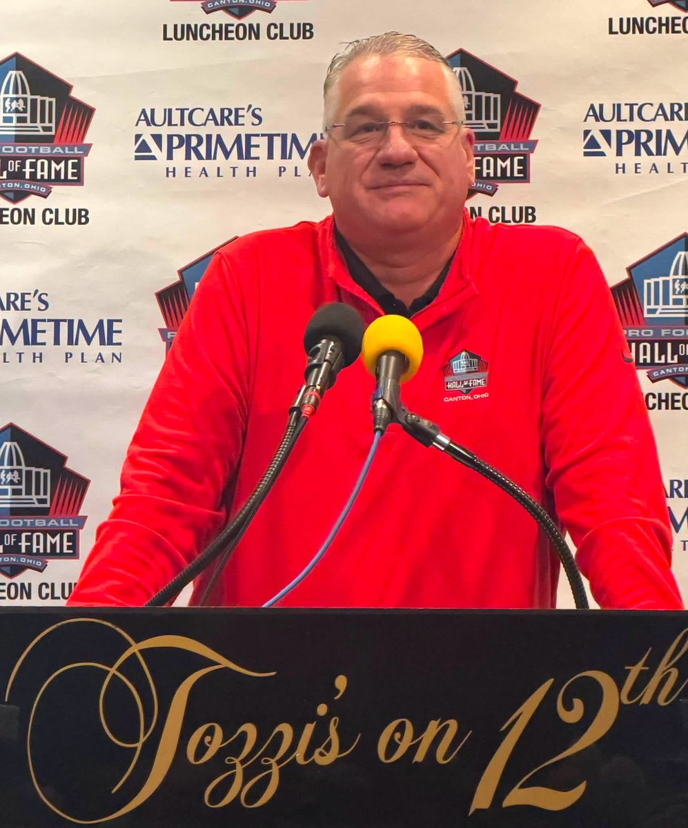 profballhoflc's tweet photo. Pro Football Hall of Fame Luncheon Club
Meeting #2

Mark Milano 
Jim Ballard

High School Football Playbook https://t.co/2Kq3BogP1i