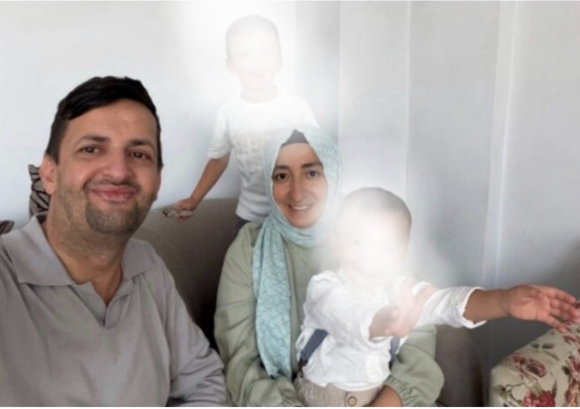 odakdunyam's tweet photo. Merve Saydan ve bebeği, 11 ayın ardından tahliye edildi.

Saydan’ın geride bıraktığı koğuşta hâlâ 4 çocuğun anneleri ile birlikte kaldığı öğrenildi. https://t.co/cixbwXaNjY