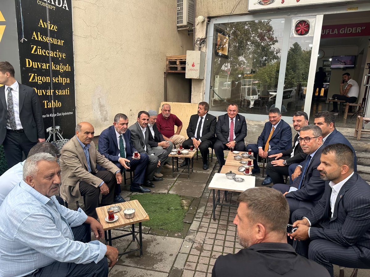 eminsimsekmus's tweet photo. Muş’ta esnafımızın kapısını çaldık, çaylarına ve muhabbetlerine ortak olduk.

Esnafımız ve vatandaşlarımızla gönülden sohbet ettik, düşüncelerini dinledik.

Samimiyetleri ve güzel karşılamaları için teşekkür ediyor, tüm esnafımıza hayırlı işler ve bereketli kazançlar diliyorum.

@AhmetBOgutken @AbdurrahimFIRAT @MelikEmre1