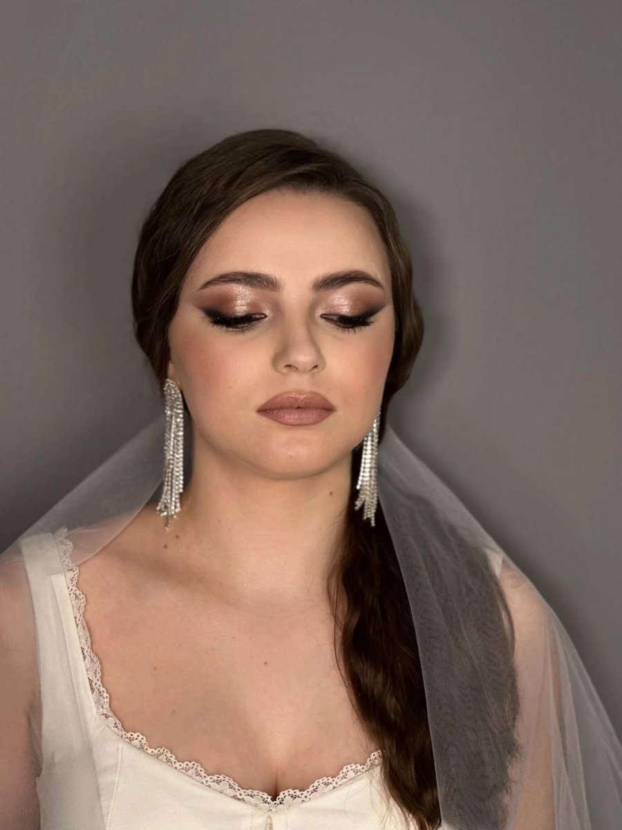 NedaDemuizgr's tweet photo. Bride Masterclass – Bridal Smokey Glam https://t.co/YvVorCk8MW