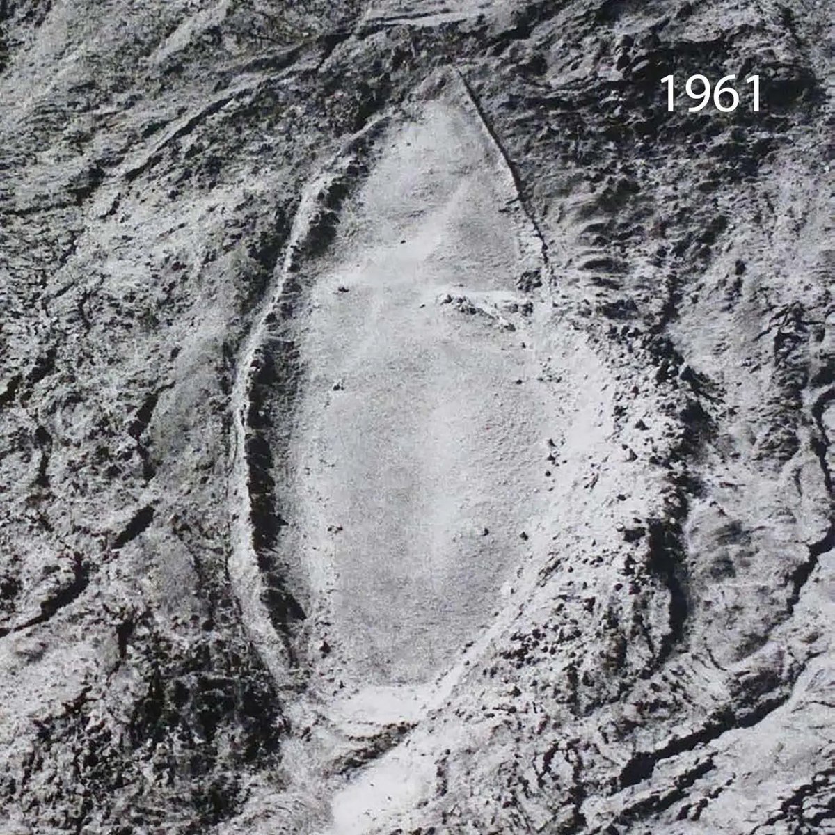 BrightInsight6's tweet photo. Here’s why the Durupinar Formation is the most compelling location of Noah’s Ark:

1) Virtually the EXACT same length
2) 26 Drogue (boat anchor) stones found in vicinity
3) Located in the EXACT place described in the Bible

📍WHY Archaeologists are SO against it:

1) It would validate the Bible
2) Confirmation of the Great Flood and/or Noah’s Ark would require Textbooks to be completely rewritten
3) Countless archaeologists, historians, professors, and so-called “experts” will permanently lose all credibility

They desperately want this to be debunked.
The most comprehensive Scientific testing of this site is at last underway, the results haven’t even been published. YET, the naysayers are prematurely rallying against it, frantically hoping for it to be simply a natural geological formation.

The distinction between the truly opened-minds VS the closed-minds has never been more clear.