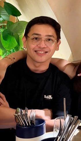 florascem's tweet photo. hubby and wifey
husband and wife
mr. and mrs.
dad and mom
daddy and mommy https://t.co/jJAss5QUXq