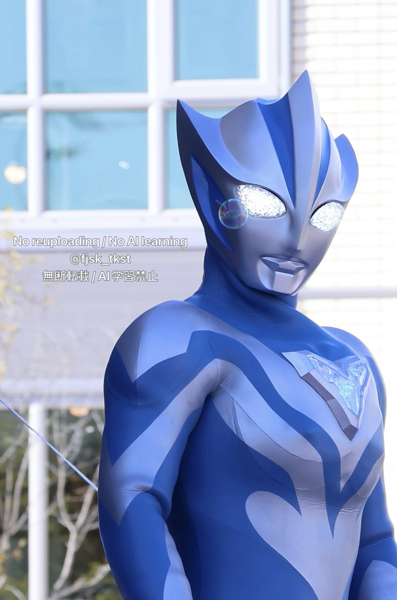 fjsk_tkst's tweet photo. 展示場さんのシャボン玉がテオくんの近くまで飛んできていて綺麗でした！
どちらもキラキラしてる〜〜🌟🫧

#ウルトラマンテオ
#ハウジングプラザあいづ https://t.co/2W6qflHItl