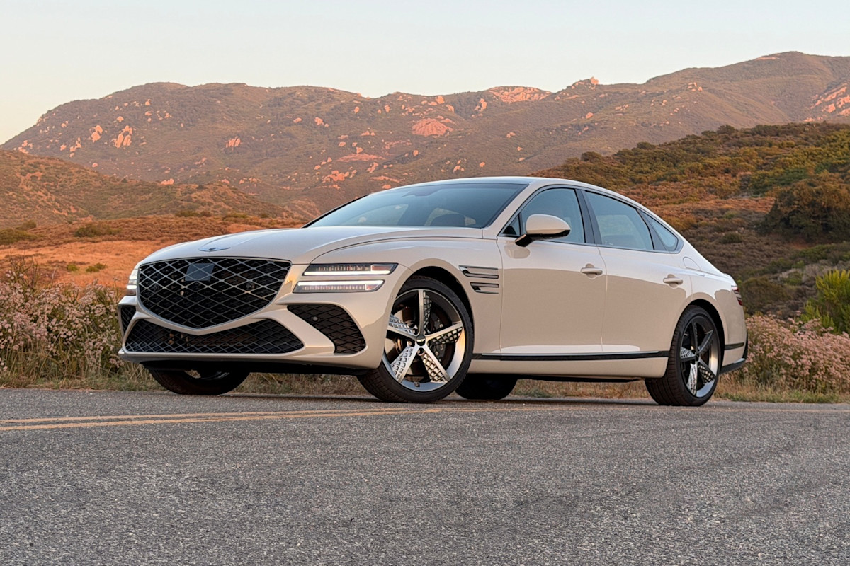 CarGurus's tweet photo. September is here, bringing fresh lease deals you won't want to miss. See the best offers now. https://t.co/NwDseIdlEw https://t.co/kQHkdLkdzj