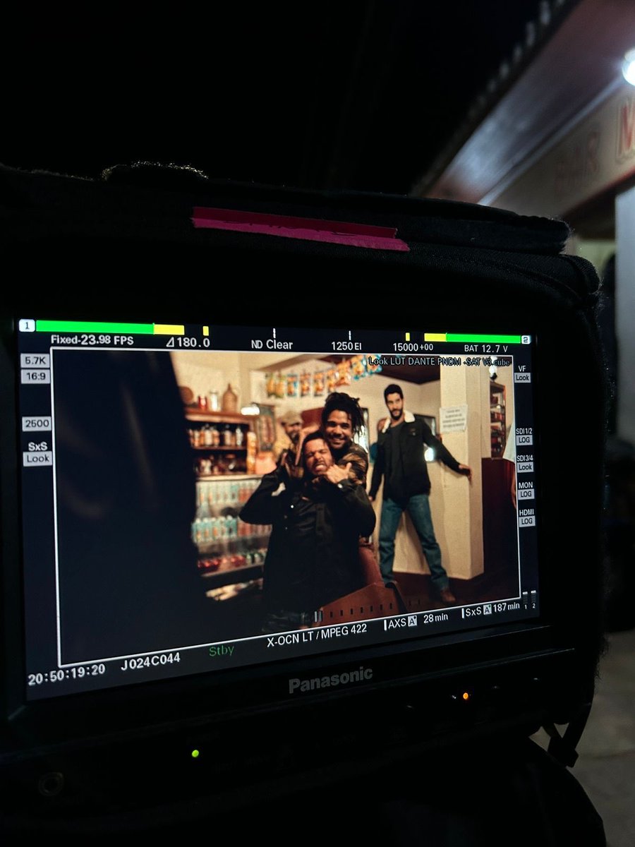 mirandaolucas's tweet photo. Cade os fã clubes de #vermelhosangue ?? 
Ja maratonaram a 2ª temporada? 
Vou soltar varios backstages aqui pra vocês
#vemT3vermelhosangue https://t.co/WQ6lzMGviC