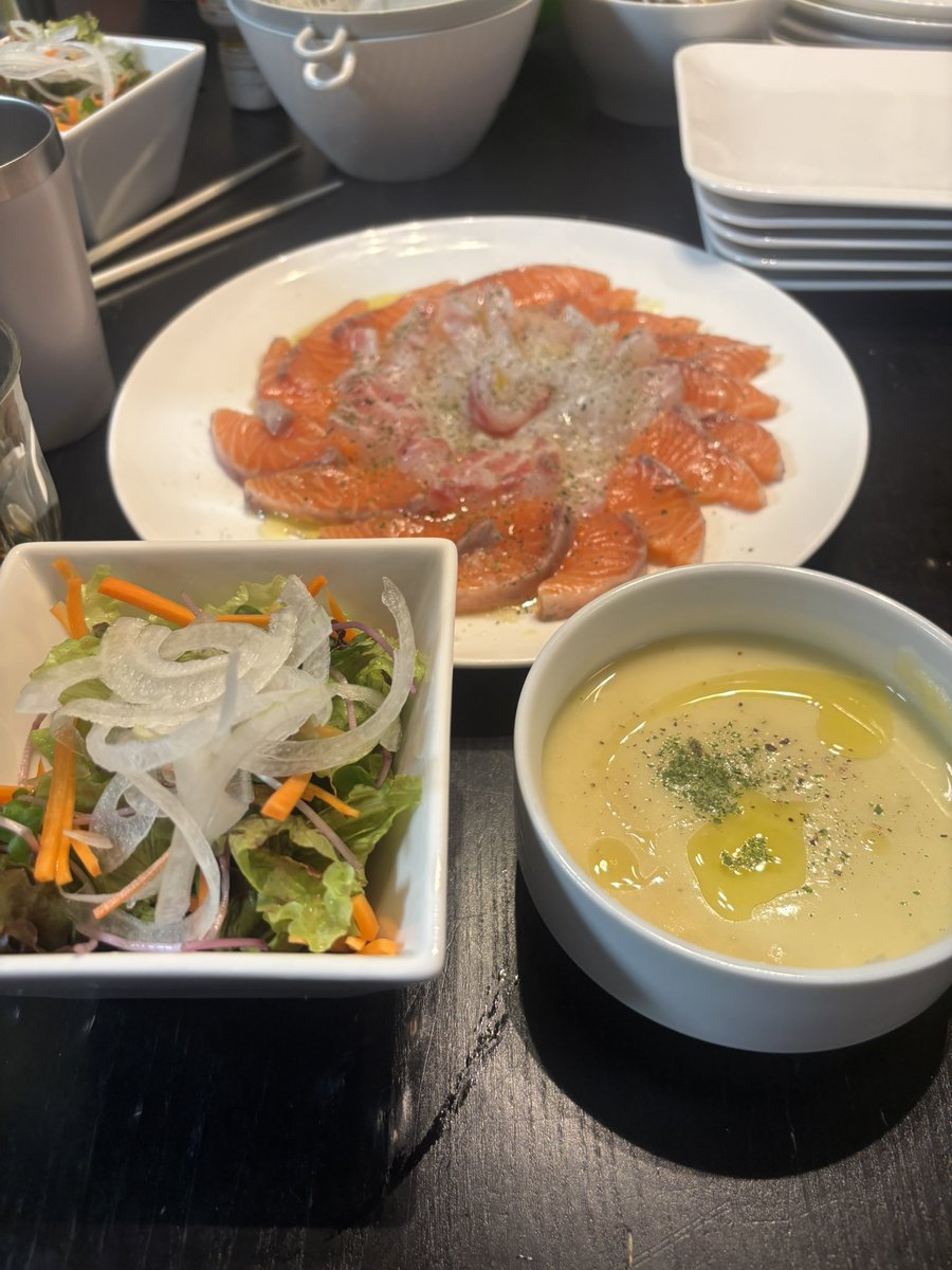 Gansuta0920's tweet photo. てなわけで誕プレでお家フルコースとHABUSHいただきやした、もうお酒も飲めちゃうね
ついでにCDプレーヤーも貰ったので
無限にあるニュジとxgのアルバムも見直そう https://t.co/S3qrIAoi0M
