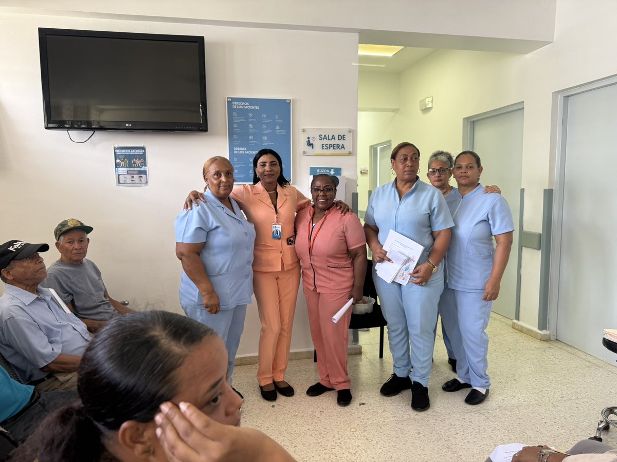 Hospitaljima's tweet photo. Comprometidos con la salud integral, realizamos una charla educativa sobre métodos anticonceptivos y planificación familiar, dirigida a los usuarios en sala de espera. La orientación busca promover decisiones responsables y el bienestar de nuestra población.

#Planificación https://t.co/hbATEIF20y