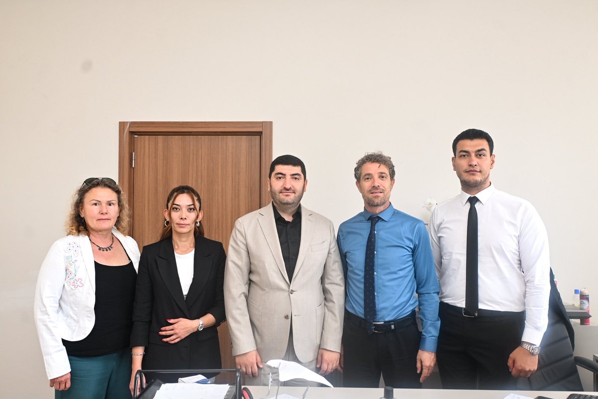 aketimesgut06's tweet photo. 📍 Etimesgut Özel Eğitim Uygulama Okulu

İlçe Başkanımız Sayın @ysankazan , Etimesgut Özel Eğitim Uygulama Okulumuzu ziyaret etti.
Nazik ev sahiplikleri ve misafirperverlikleri için okul yönetimimize ve kıymetli öğretmenlerimize teşekkür ediyor; 2026-2027 eğitim-öğretim yılının öğrencilerimiz, öğretmenlerimiz ve eğitim camiamız için sağlık, huzur ve başarılarla dolu bir yıl olmasını diliyoruz.
