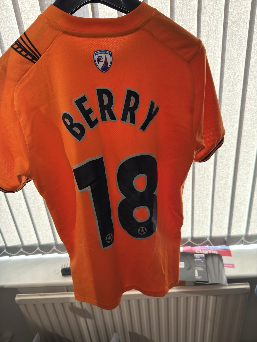 ffscurt's tweet photo. clearing some stuff out.
good condition,no pulls or marks.
bez’s name and number on the back.
free to a good home! 
size small men’s. DM if interested!? 

#spireites https://t.co/vRYLIR6aZh