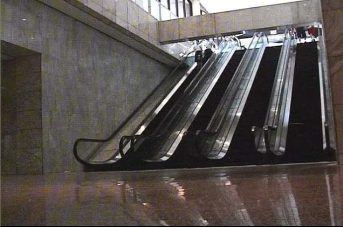 TheOlChippy's tweet photo. A few photos of the passageway between 1 World Trade Center and 6 World Trade Center, the U.S. Customs House.

The escalators and stairs here dropped directly into the North Tower lobby, while the revolving doors ahead led toward the elevated North Bridge across West Street and into the World Financial Center.

This area became a crucial escape route on 9/11. When the South Tower collapsed at 9:59 a.m., Chief Joseph Pfeifer, Jules Naudet, and others inside the North Tower lobby ran toward these escalators. Naudet kept the camera rolling as the lights went out, dust and debris poured into the passageway, and the group scrambled through the darkness trying to get out.

Those stairs and escalators helped lead them away from the lobby and toward the bridge route that ultimately got Pfeifer and others across West Street.

It is strange seeing the space before 9/11 knowing how important it would become that morning.

And in a completely different chapter of WTC history, Lil’ Kim’s “No Time” music video was also filmed on these escalators.