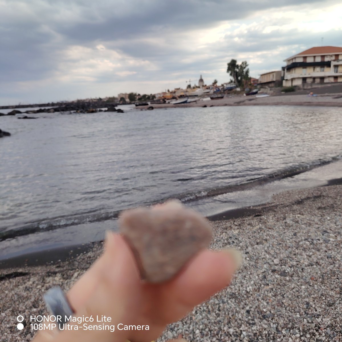 GiuliaPugl3006's tweet photo. Un🫂da me scesa al mare, nonostante la pioggia,sola ma mai sola perché con Te sempre nel mio 💝
@carmelitadurso ti dedico queste due pietre speciali,una a forma di Sicilia e una a ❤️per dirti che il mio💝 e' sempre accanto al tuo💖per L'INFINITO ED OLTRE 🫂💕Baci risalendo a casa https://t.co/ztnZatHksQ