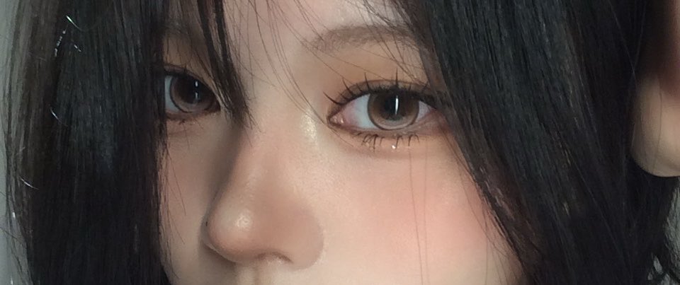 pp0tto0's tweet photo. 축고정 렌즈들 너무너무 이쁜데 끼기만 하면 인공눈물 하루에 100번 넣고 앞도 약간 뿌옇고 렌즈가 두꺼운게 느껴져서 불편하지만??

이쁨🥵🤤 https://t.co/W2pJlteiap
