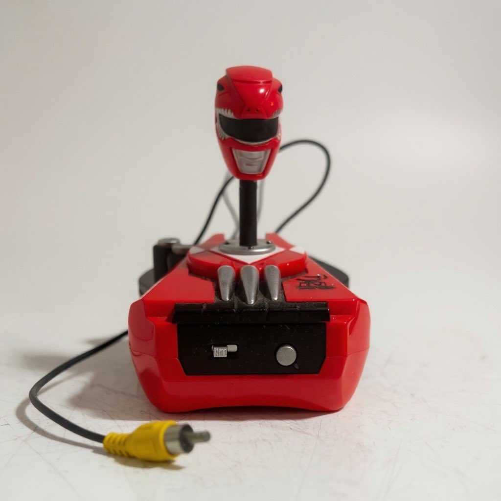 Wonderer_Light's tweet photo. @2nd_zoeyy When I was 3-4 years old I played with this joy stick on a black box TV https://t.co/v4etJe9mZG
