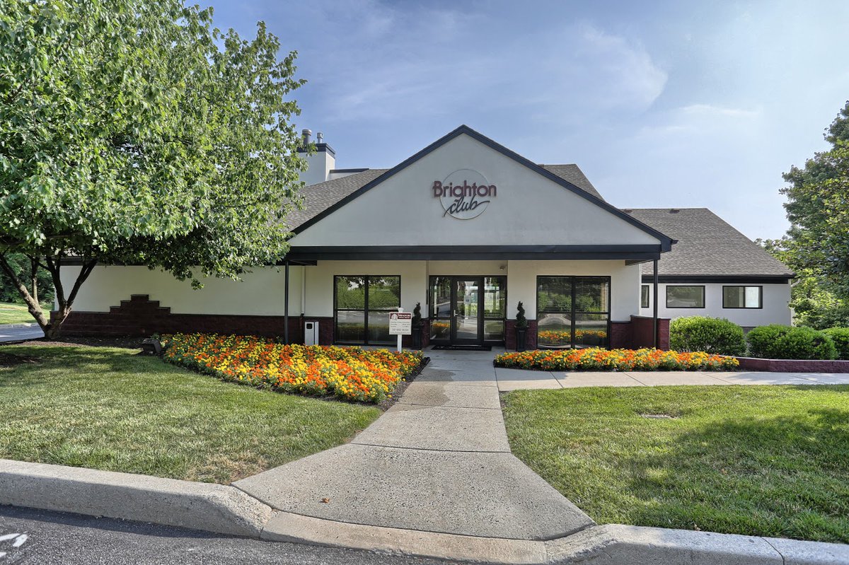 SpringfordApts's tweet photo. A clubhouse like this changes a return home. People can sit down, check a message, or wait out the rain. https://t.co/1e2GP7AW6y