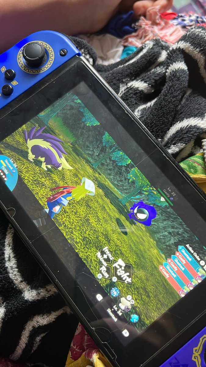 Preyasar's tweet photo. n me perguntem o pq do skuntank eu só tava formando pokedex https://t.co/bXQhDBvguN