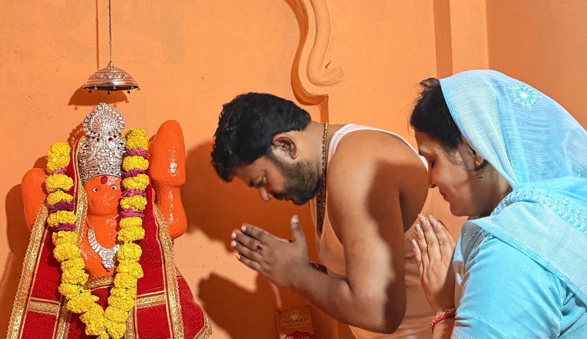 ChintuVermaBJP's tweet photo. सद्गुरुदेव भगवान की पावन तपस्थली, माँ नर्मदा तट स्थित सदाव्रत आश्रम, प्रेमगढ़-सेमली में श्री मारुति मंगल हनुमान जी महाराज एवं सद्गुरुदेव भगवान के दिव्य दर्शन-पूजन का सौभाग्य सपरिवार प्राप्त हुआ।

सद्गुरुदेव भगवान का आशीर्वाद एवं कृपा सभी पर बनी रहे, यही मंगलकामना है।

#ChintuVerma #चिंटूवर्मा