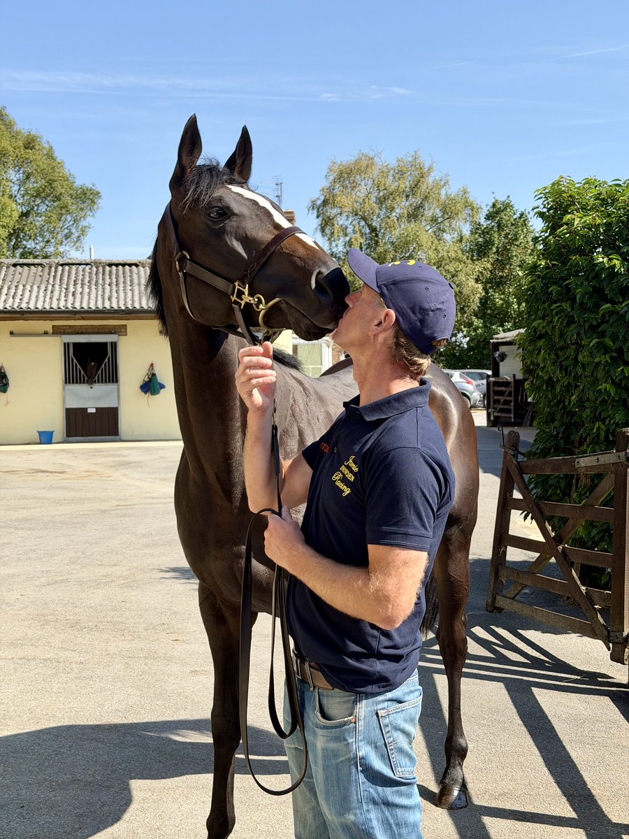 RacingClubVIP's tweet photo. It's safe to say @jamiesnowden is a big fan of our latest recruit! 😍

Changing Lanes will be going on sale on Friday - members will receive an app notification with an exclusive discount code 👀 https://t.co/UDhJPuJTyd
