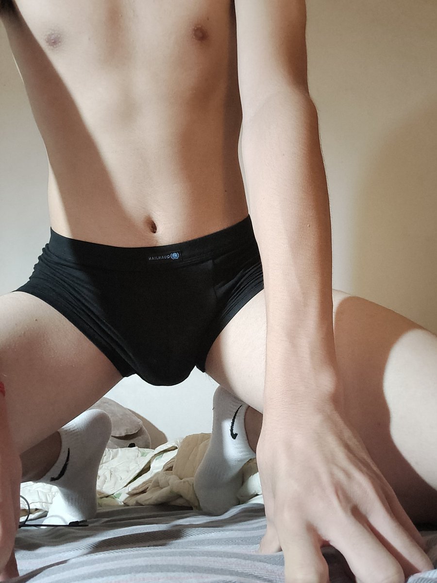 date2283014945's tweet photo. 以前瘦的时候真好看，现在胖了一些了
有没有熊来舔我的身体呢？
#1 #喜熊 #熊猴 #sm #白袜 https://t.co/76uhSaSHPg