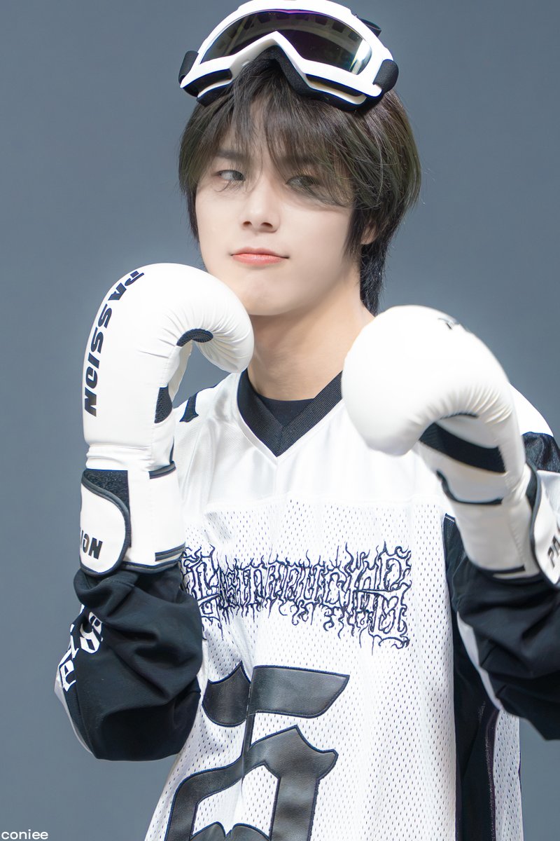 coniee0419's tweet photo. 250427
#82MAJOR #황성빈 #SEONGBIN https://t.co/fXwtEjH670