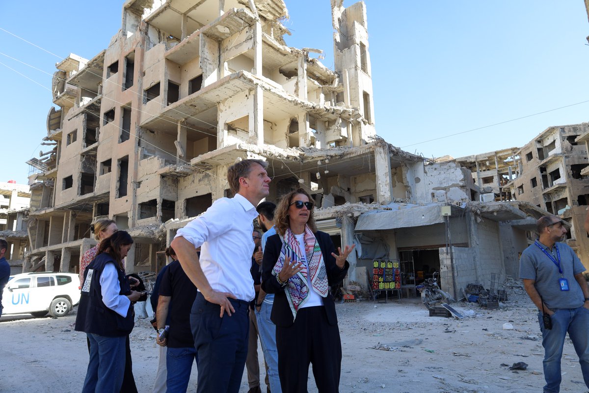 UndpSyria's tweet photo. Pleased to welcome 🇳🇱 delegation to Daraya, where they visited the Citizen Service Centre rehabilitated &amp; equipped by @UNDP, met local stakeholders &amp; saw the challenges in conflict-affected areas

🤝Advancing dialogue on accessible public services &amp; locally led recovery in #Syria https://t.co/EhU9xB3esX