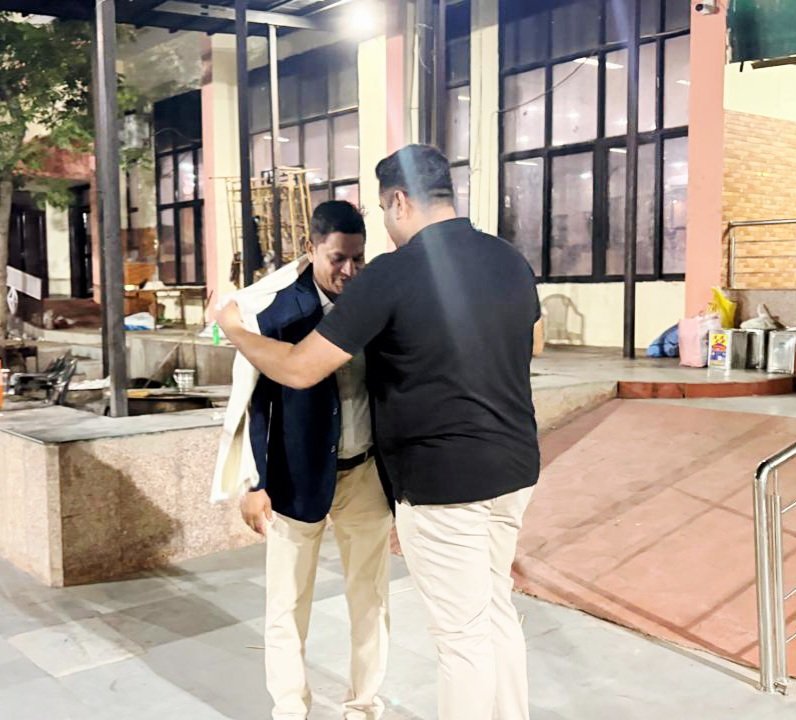 VicharVyas's tweet photo. वार्ड 74 के मेरे अपनों के बीच:- सुजीत भाई पारीक जी के पारिवारिक कार्यक्रम और श्री अर्जुन आसीवाल जी के सेवानिवृत्ति कार्यक्रम में भाग लिया। #malviyanagar #ward74 #socialevents #facebookpost https://t.co/3pfnGMwlen