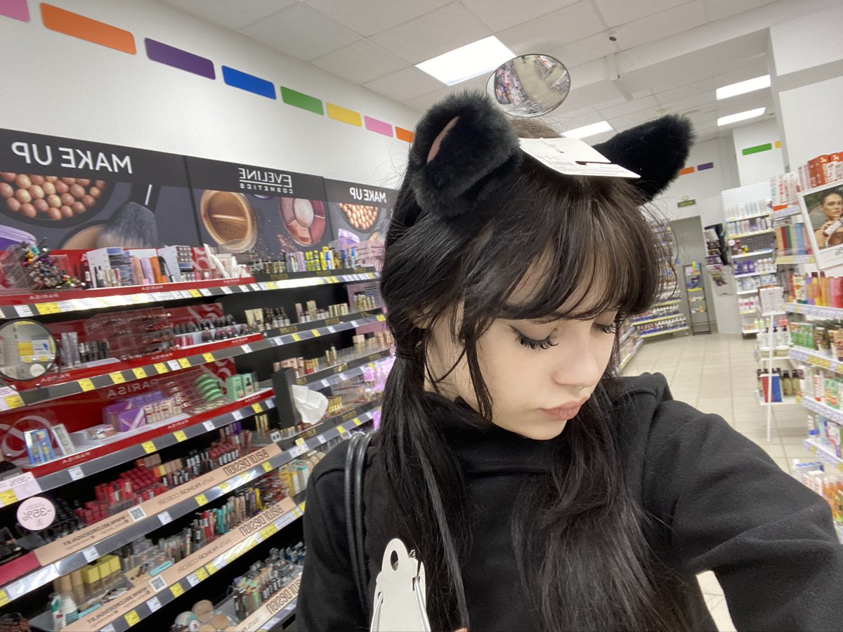 FUCKoigaa's tweet photo. а ведь по мне и не скажешь что я ебашу на заводе https://t.co/mwxvkcO8HG