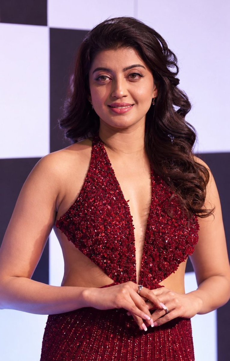 hotgirlparado's tweet photo. Pranita Subhash ❤️🤍
#PranithaSubhash https://t.co/iUaGqfLAId