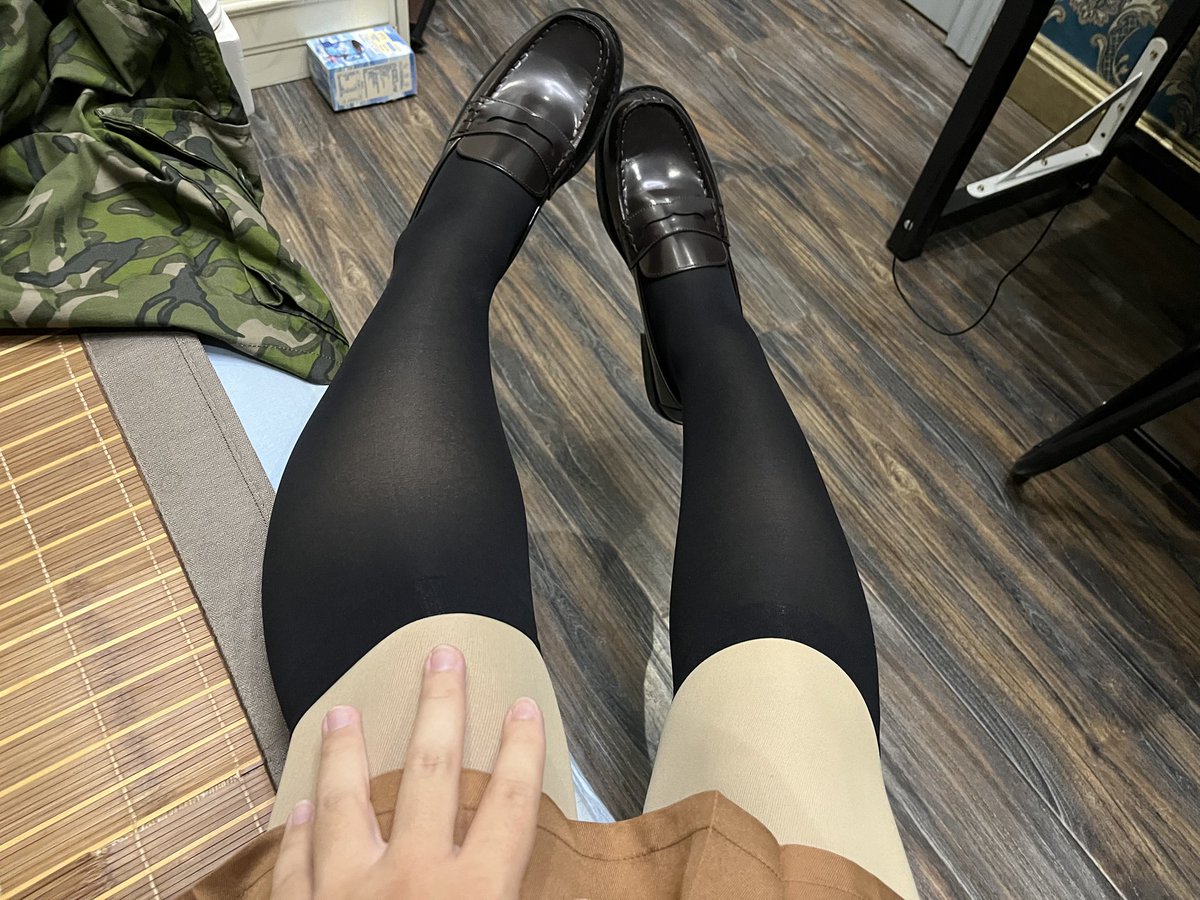 cyxjrx's tweet photo. 孩子们刚修好假毛结果手滑摔地上又炸了，只能继续P头士发点腿子了， #男娘 #冰川纱夜 #bangdream #cosplay https://t.co/9W8ijTsh1T