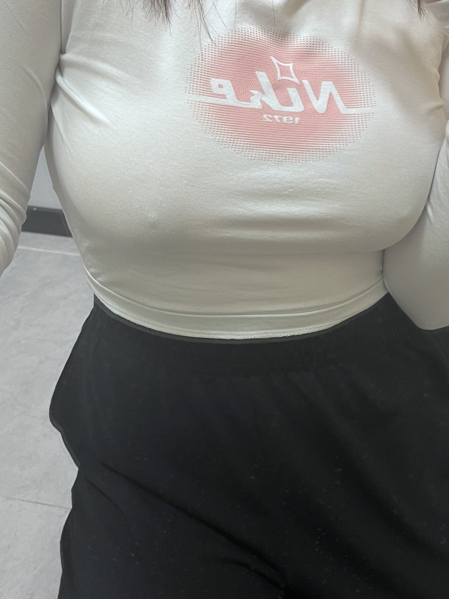RubyChan_160's tweet photo. 感觉不穿胸罩出门也可以不是吗💁🏻‍♀️
因为奶头小小的哈哈哈 https://t.co/4vbc39nmDx